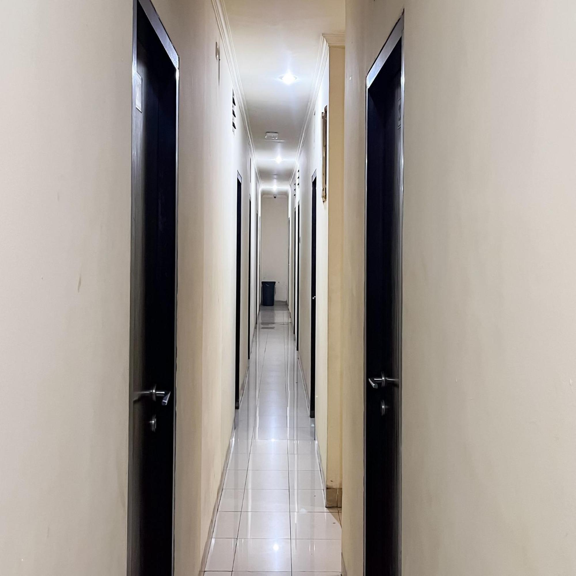 Arcadia Rooms Redpartner Jakarta Exterior photo