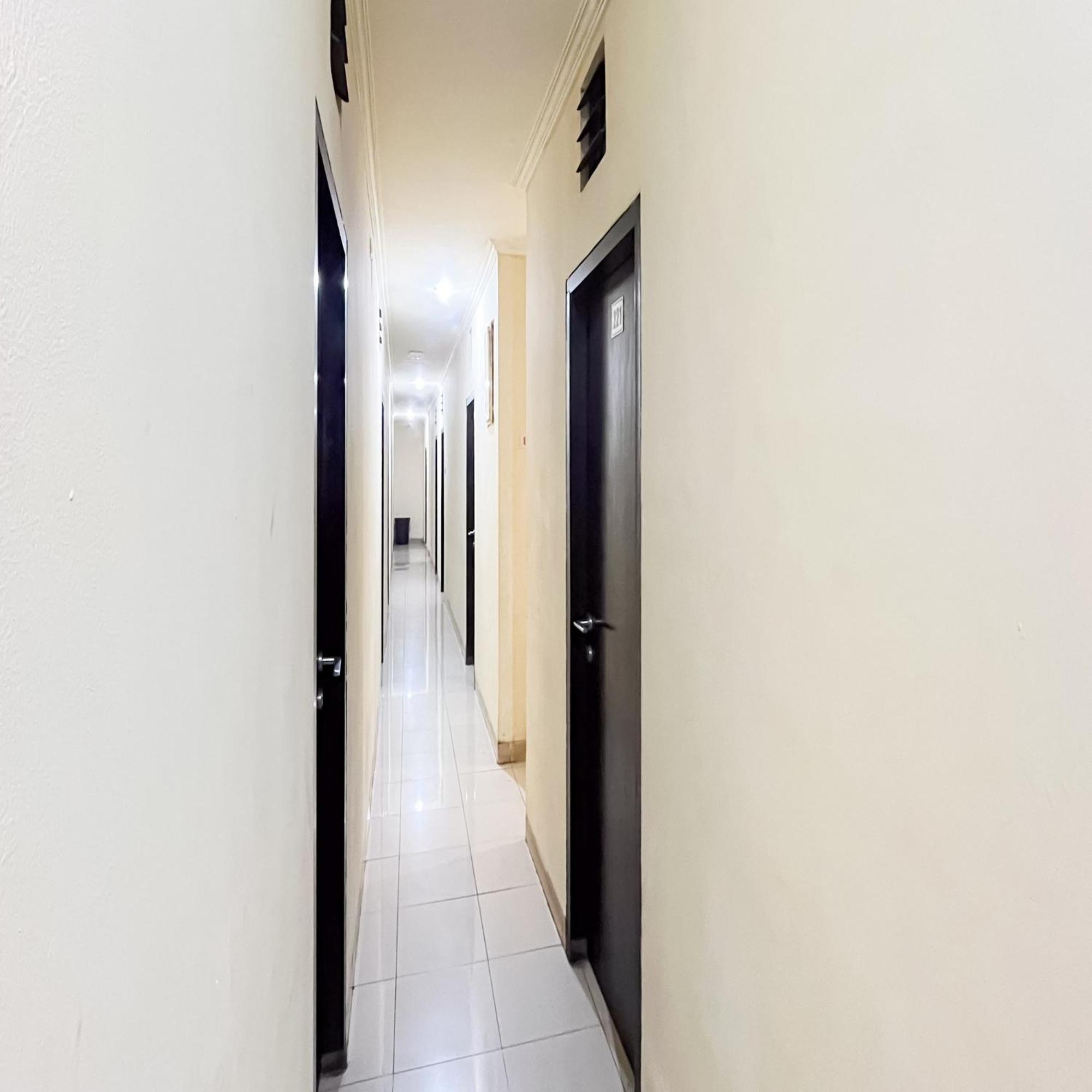 Arcadia Rooms Redpartner Jakarta Exterior photo