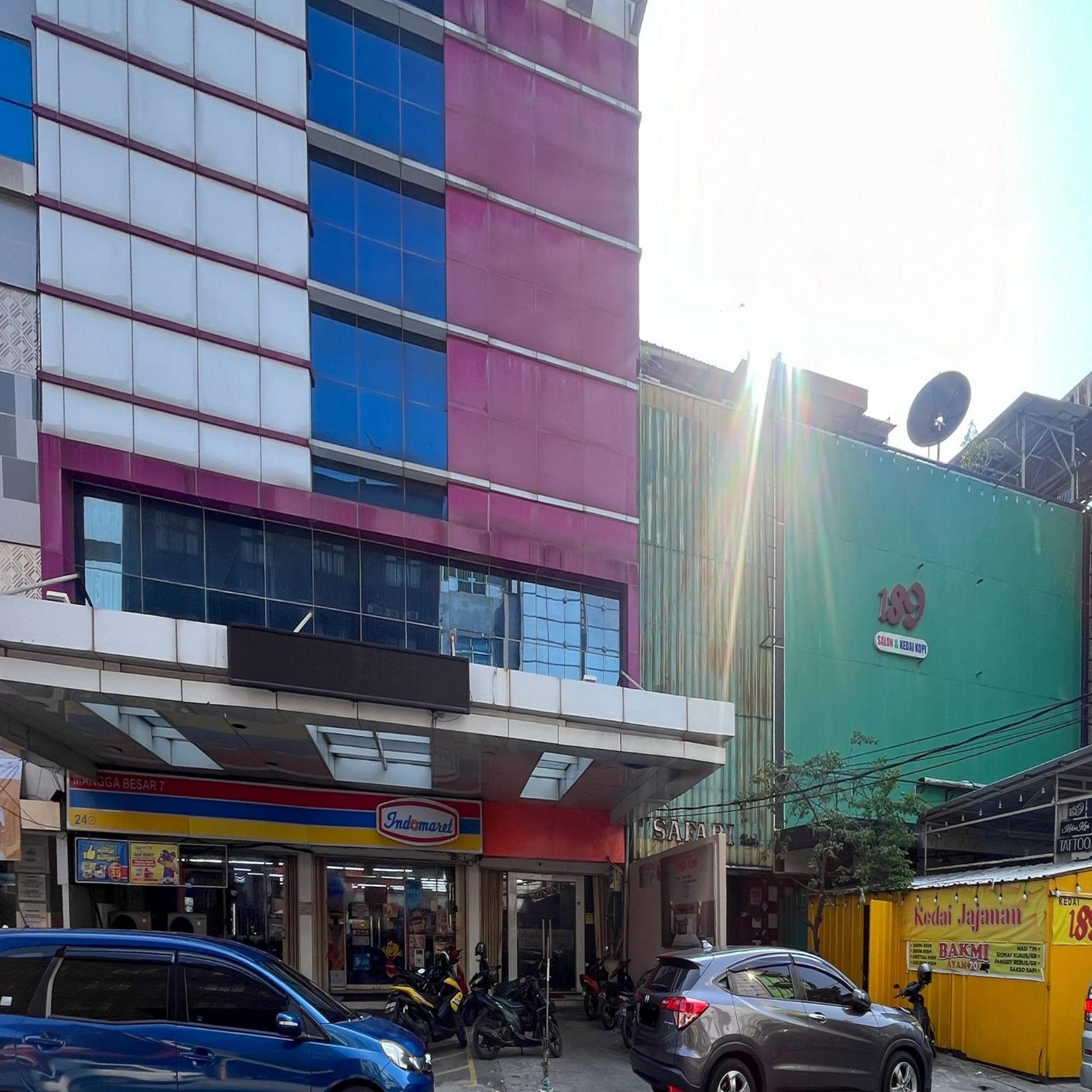 Arcadia Rooms Redpartner Jakarta Exterior photo