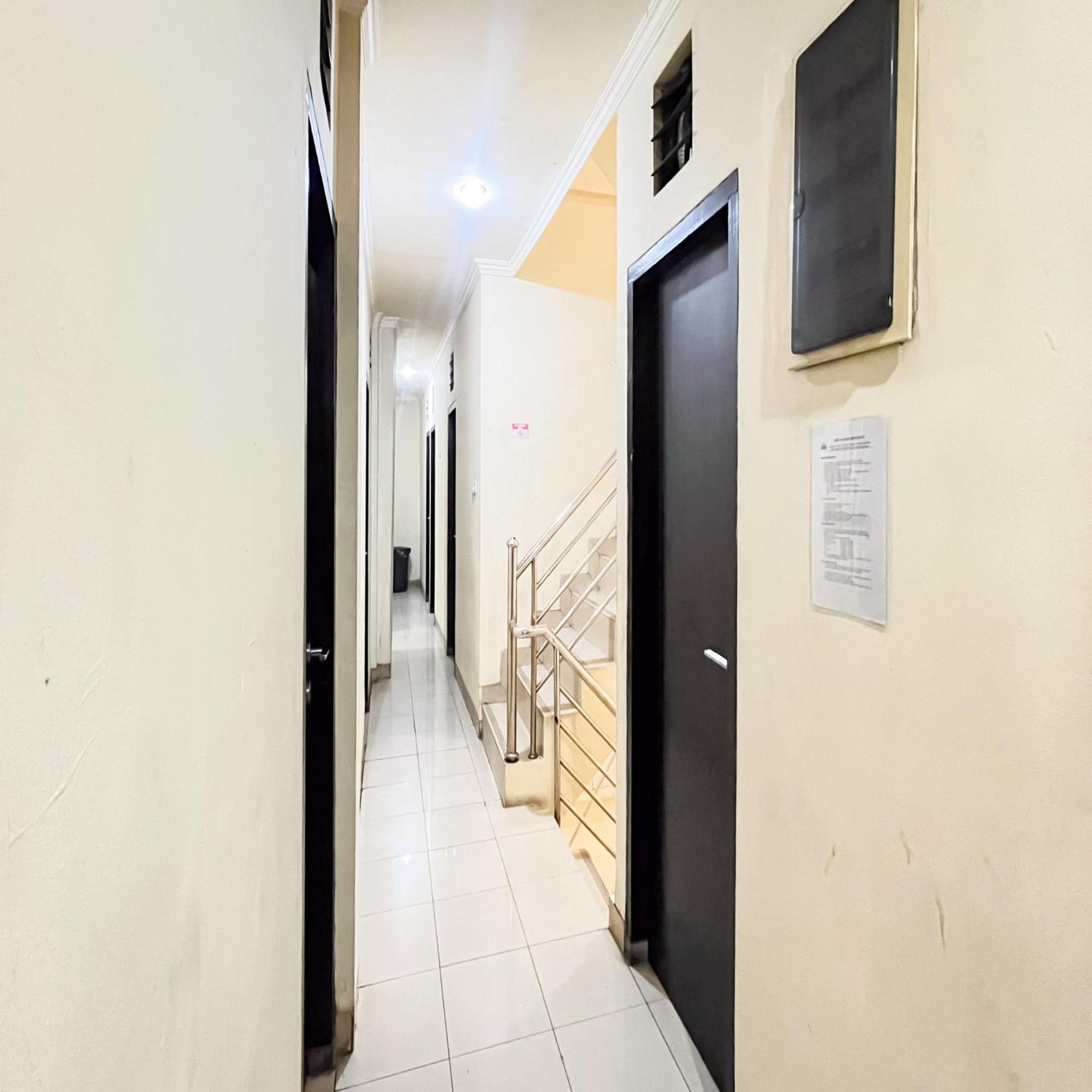 Arcadia Rooms Redpartner Jakarta Exterior photo