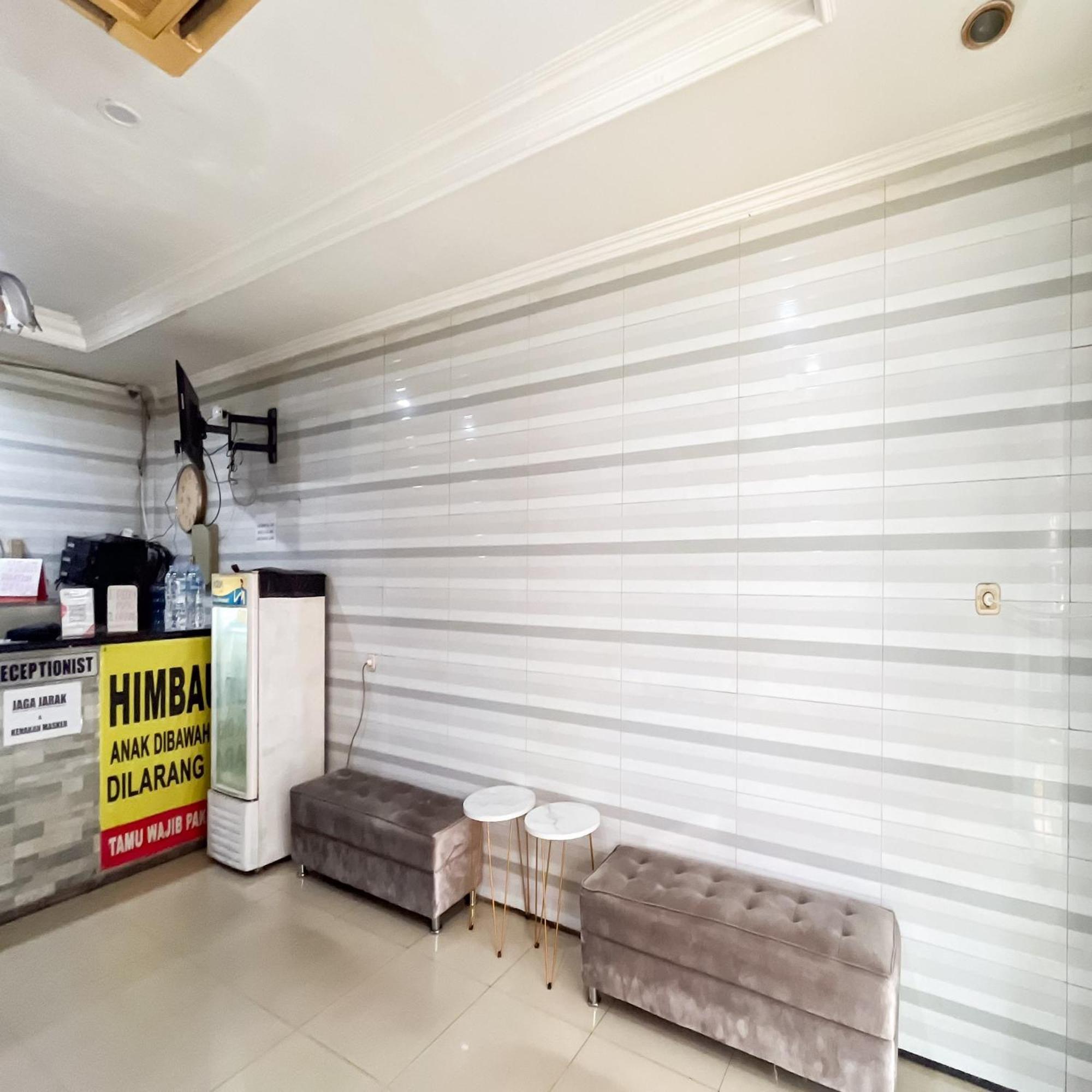 Arcadia Rooms Redpartner Jakarta Exterior photo